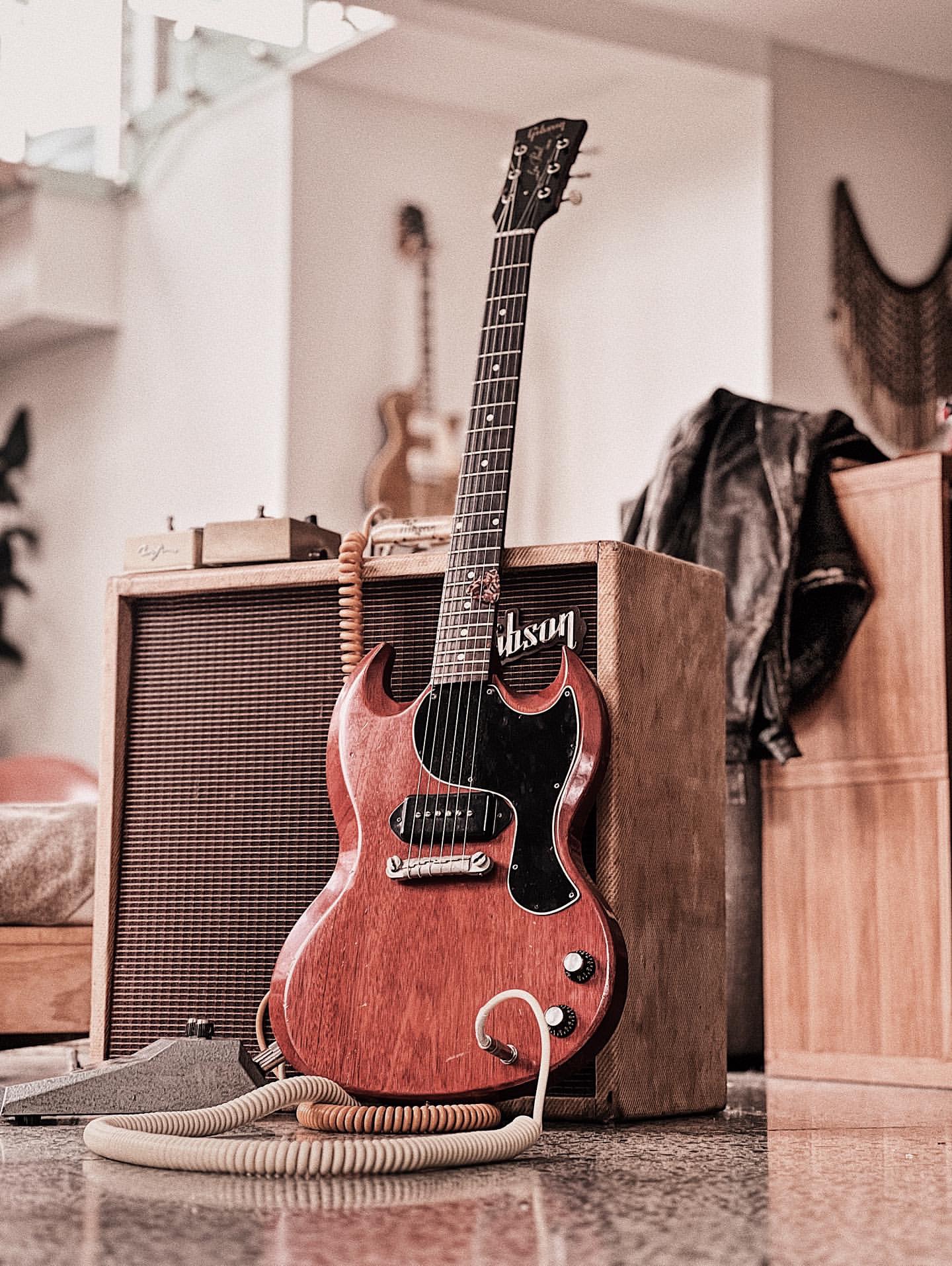 The Best Coiled Guitar Cables – Voltage Cable Co.